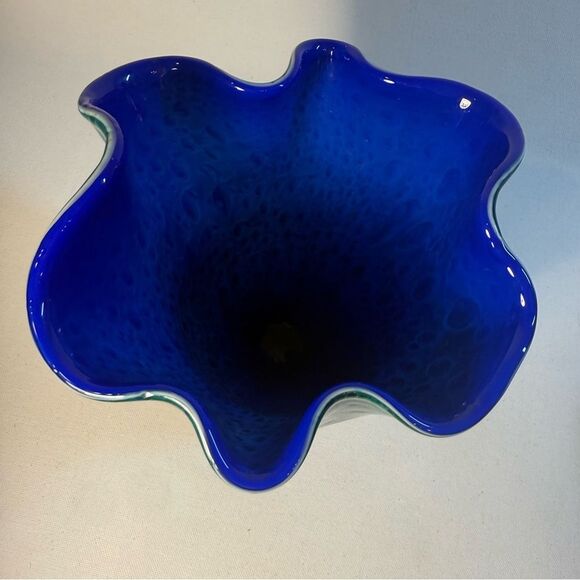 Scalloped peacock dichroic vintage art glass blue green encased vase peacock 8" - Picture 12 of 13